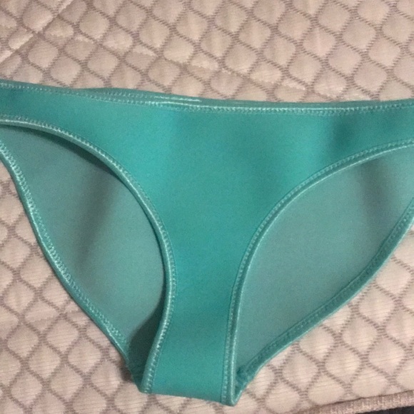 Trangl swim suit set - Picture 6 of 7